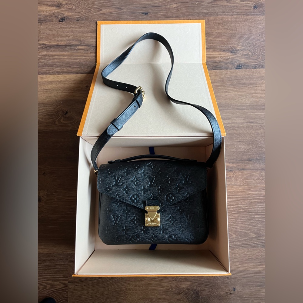 NEW - NWT LOUIS VUITTON M41487 Pochette Métis